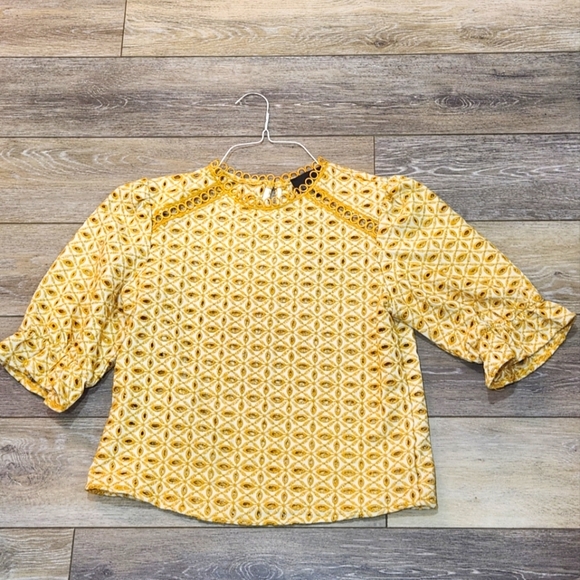 Broadway Open Weave Lace Yellow Lace Blouse with Puff Sleeves Size Medium - Picture 1 of 6